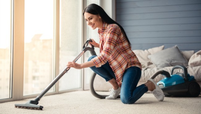 Lady cleaning carpet floor |  Mid-Michigan Floor Coverings